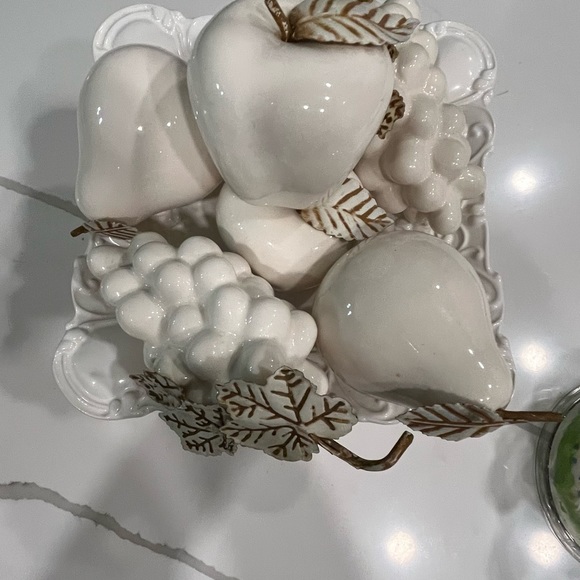 FRUIT TRAY STAND OFF WHITE WITH FRUIT - Picture 13 of 16